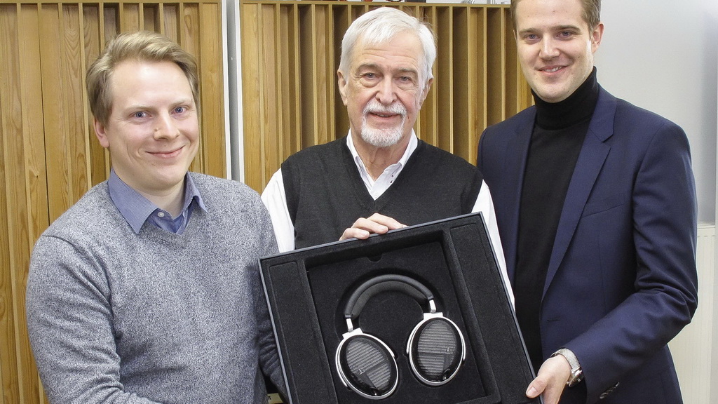 T + A Solitaire P Over Ear 2434.jpg