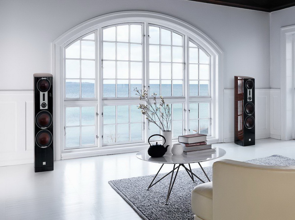 EPICON-8-ruby-interior-couch-2.jpg EPICON-8-ruby-interior-couch-2.jpg