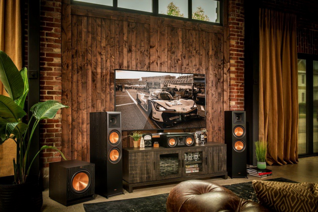 Klipsch_Reference_Premeire_Lifestyle_31.jpg