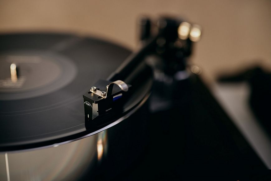 Naim launches Solstice Special Edition turntable with Aro Special Edition tonearm