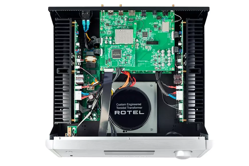   Integrated amplifier with streamer and Rotel RAS-5000 DAC unit