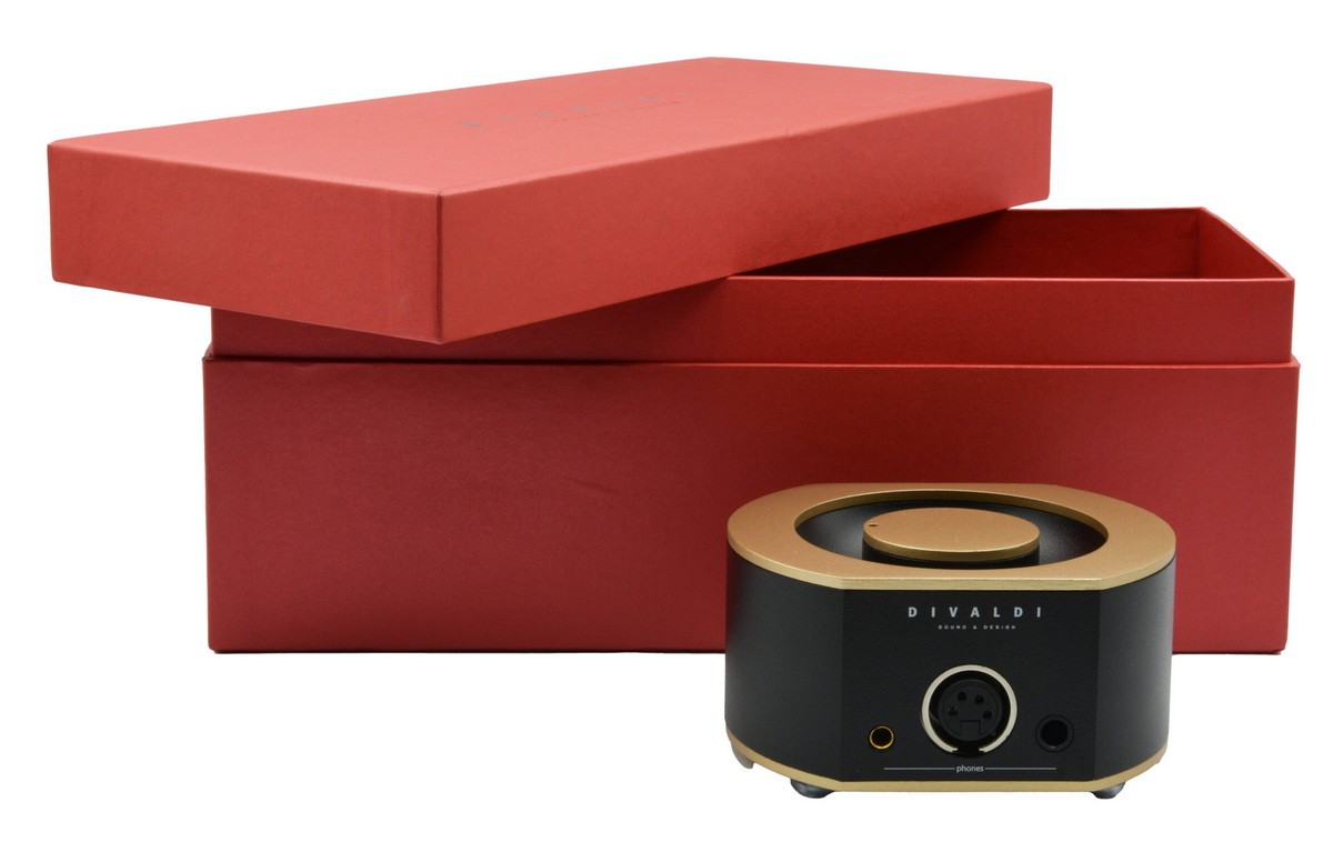 The Divaldi AMP-05 has a compact housing made of a single block of high-quality aluminum alloy