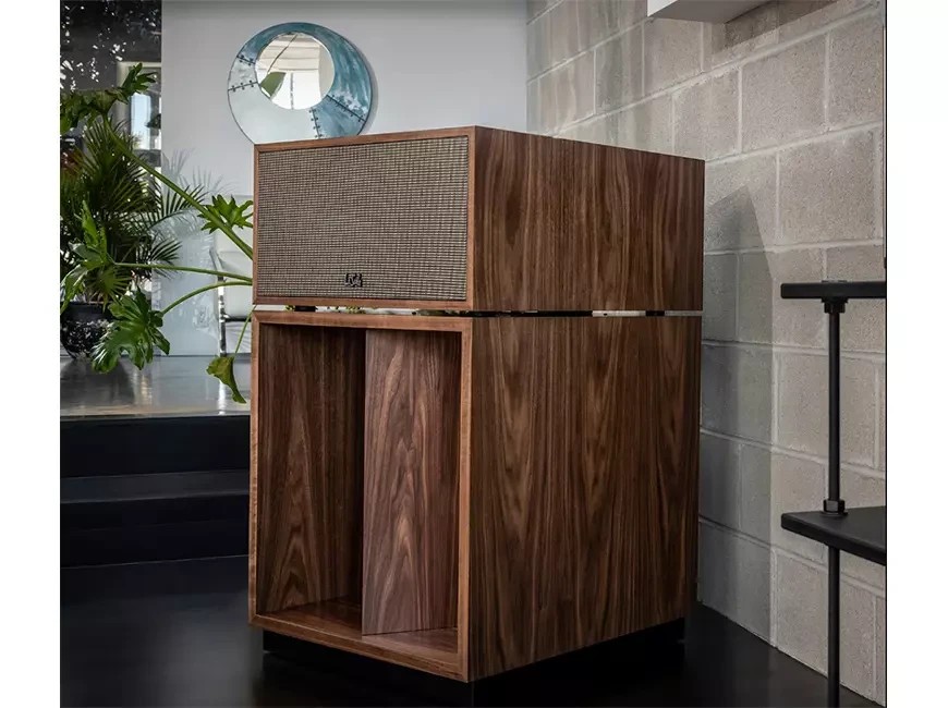 The Klipsch Klipschorn AK7 and La Scala AL6 loudspeakers feature upgraded Tractrix midrange drivers, updated compression drivers, new finish options, and for the first time, the optional external Heritage active crossover.