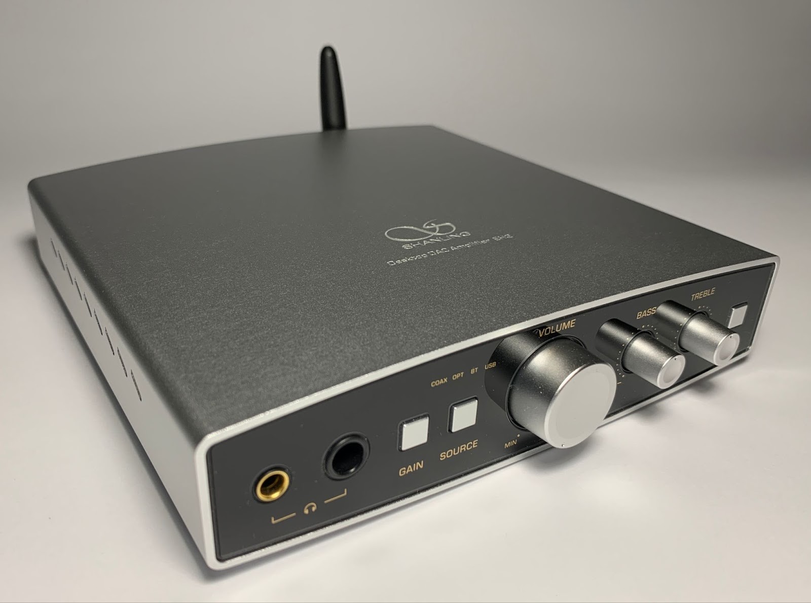 The design of the Shanling EH2 is almost identical to the base model EH1, but there are several important changes.