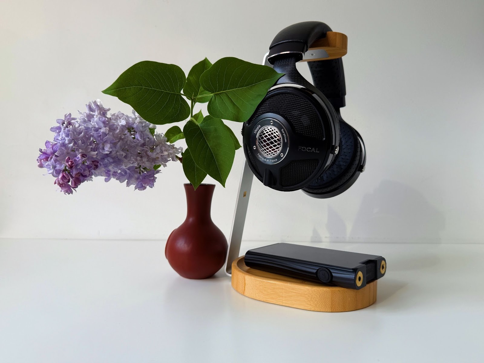 The main testing was carried out on Focal Utopia, 64 Audio tia Fourte, Noble Audio Khan and HiFiMAN Edition XS headphones.