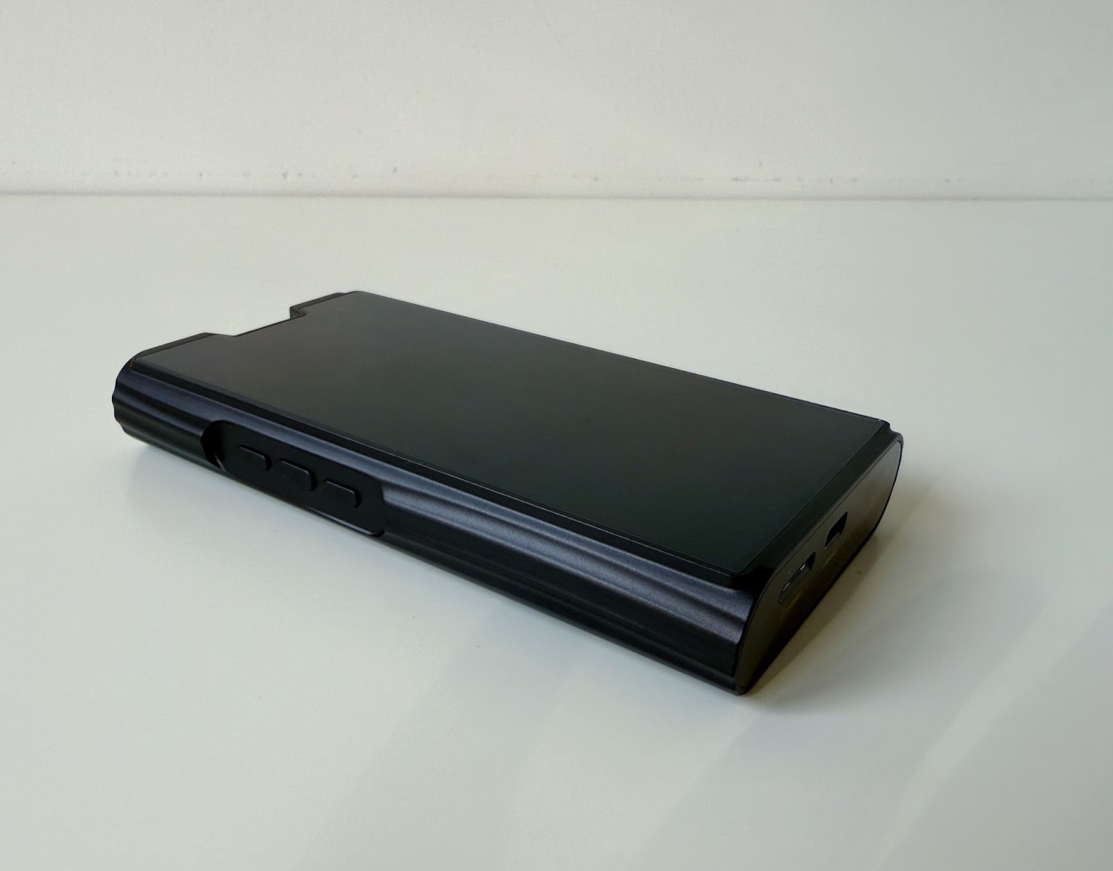 This is a player with a colorful, tasteful sound, a player for pleasure, driving and entertaining. 