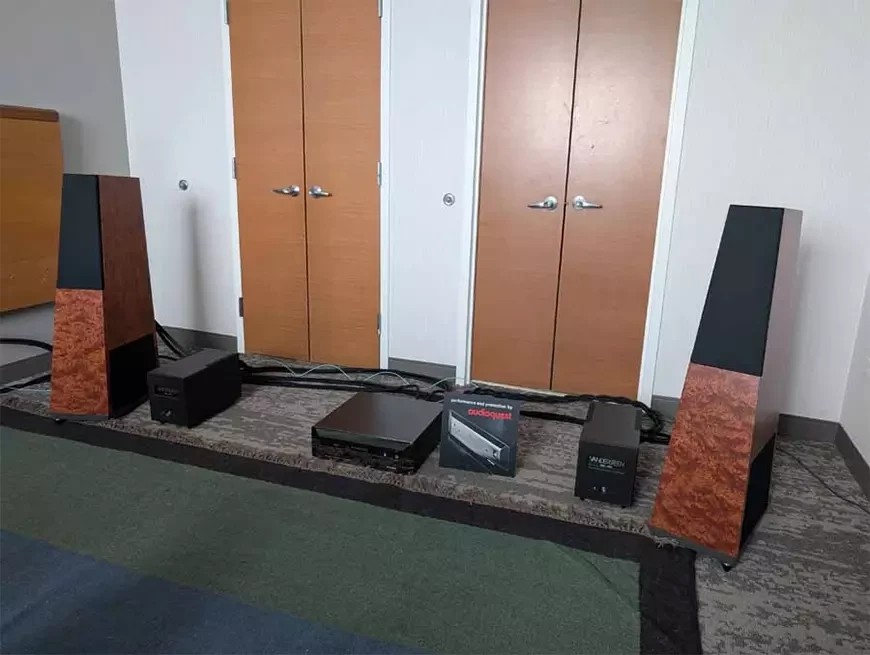 The Vandersteen Quatro Wood CT Evo speakers are designed for easy integration into a wide range of stereo systems. 