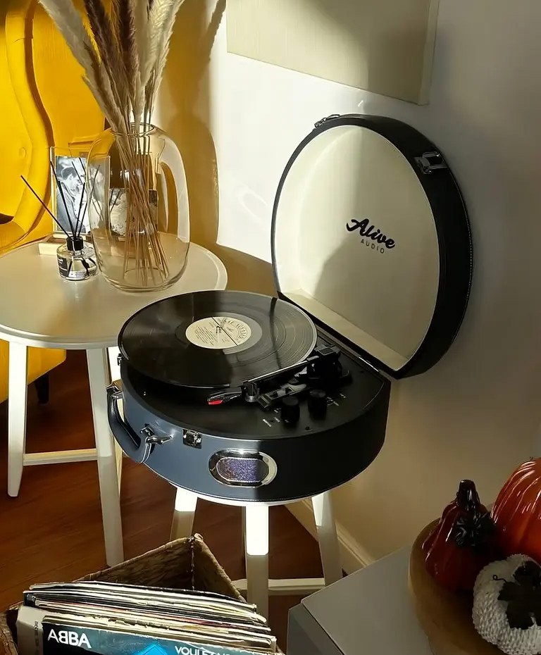 Plug and Play: How to Choose the Best All-in-One Turntable