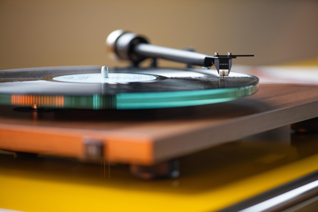 Plug and Play: How to Choose the Best All-in-One Turntable