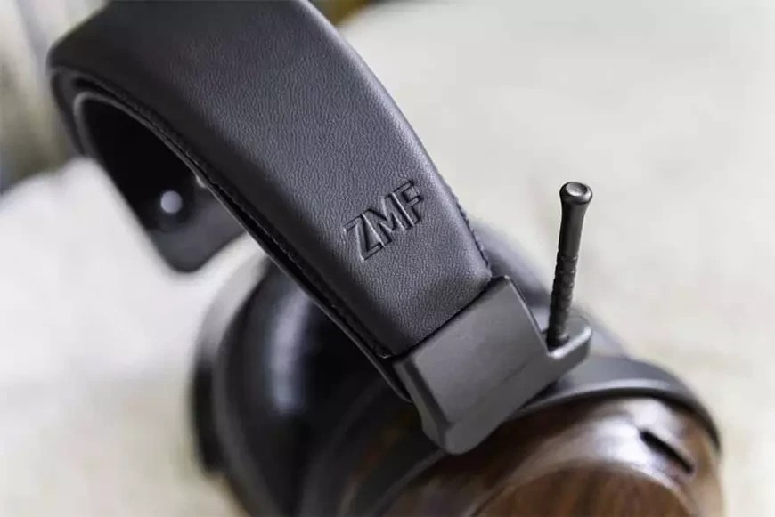 The headphones come with Caldera ear pads , as well as a two-piece sound adjustment kit