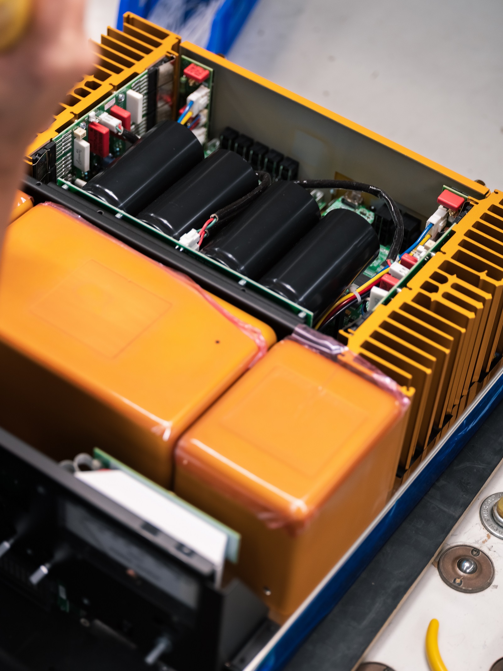 20251002164018 2025 10