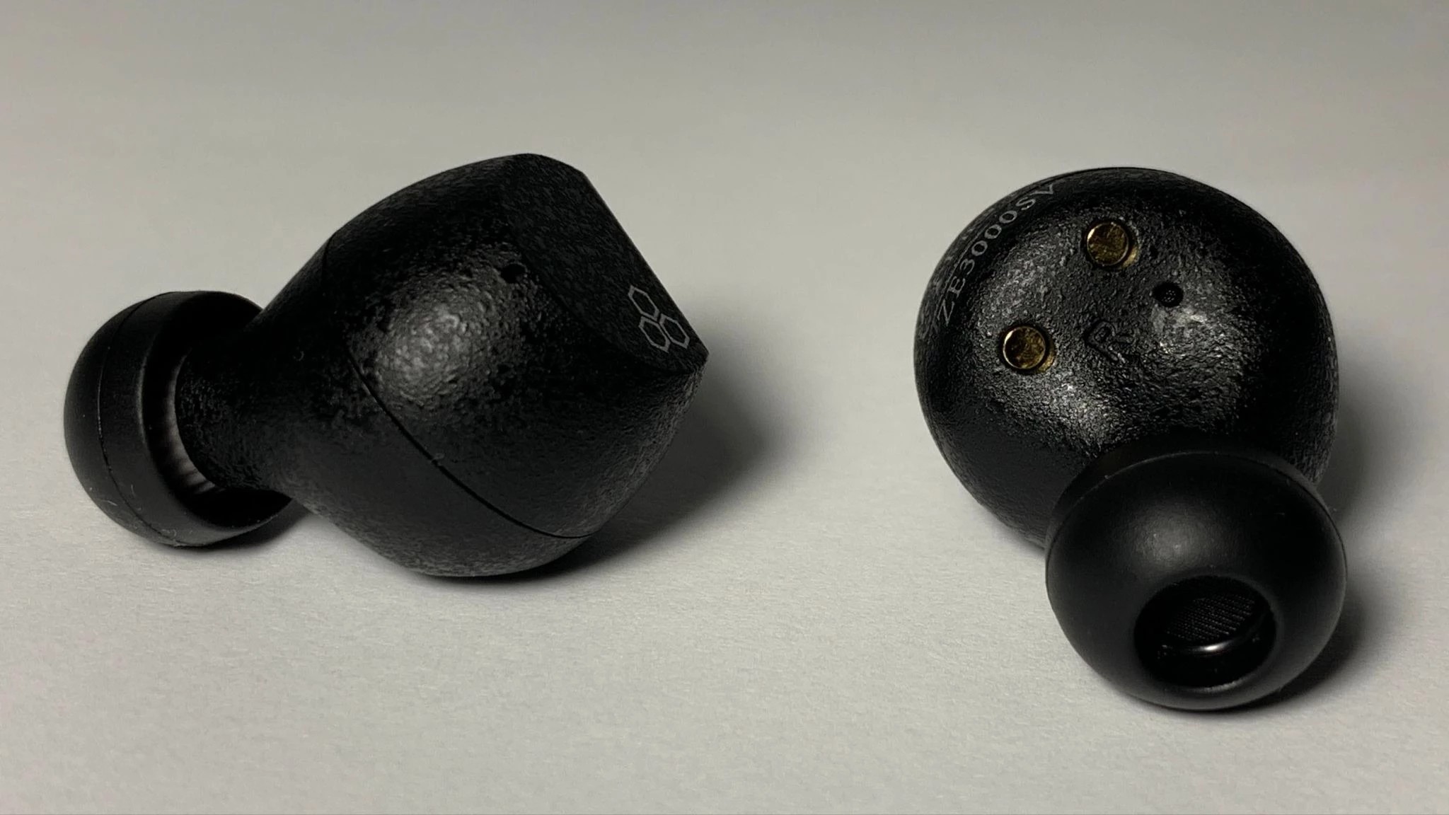 As for the comfort of fit and ease of use, here the Final Audio ZE3000 SV can be safely attributed to the market leaders.