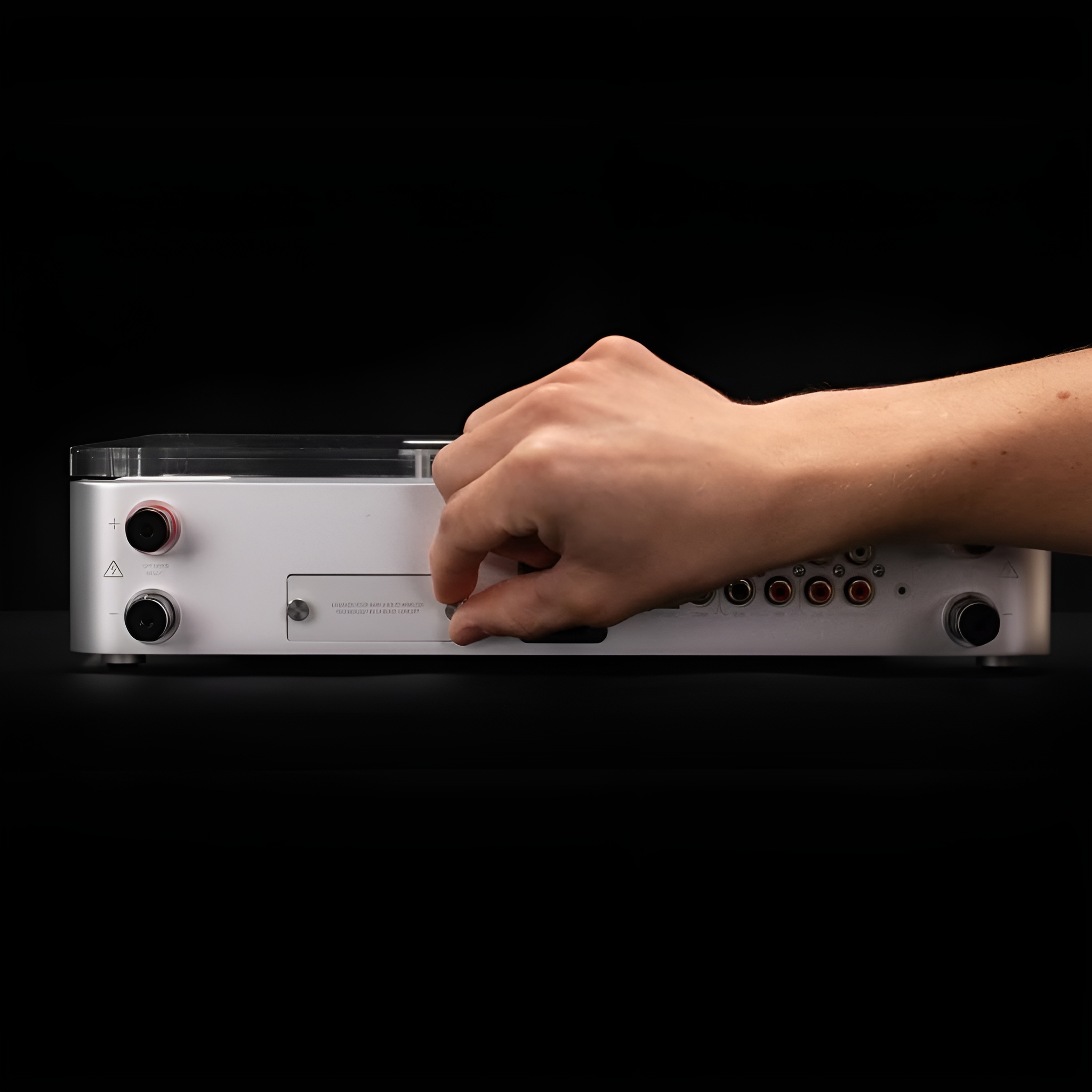 It features a built-in DAC based on the ESS ES9280AQ PRO chip, a moving magnet phono preamp, and supports the optional Escape M1 Air streaming module. 