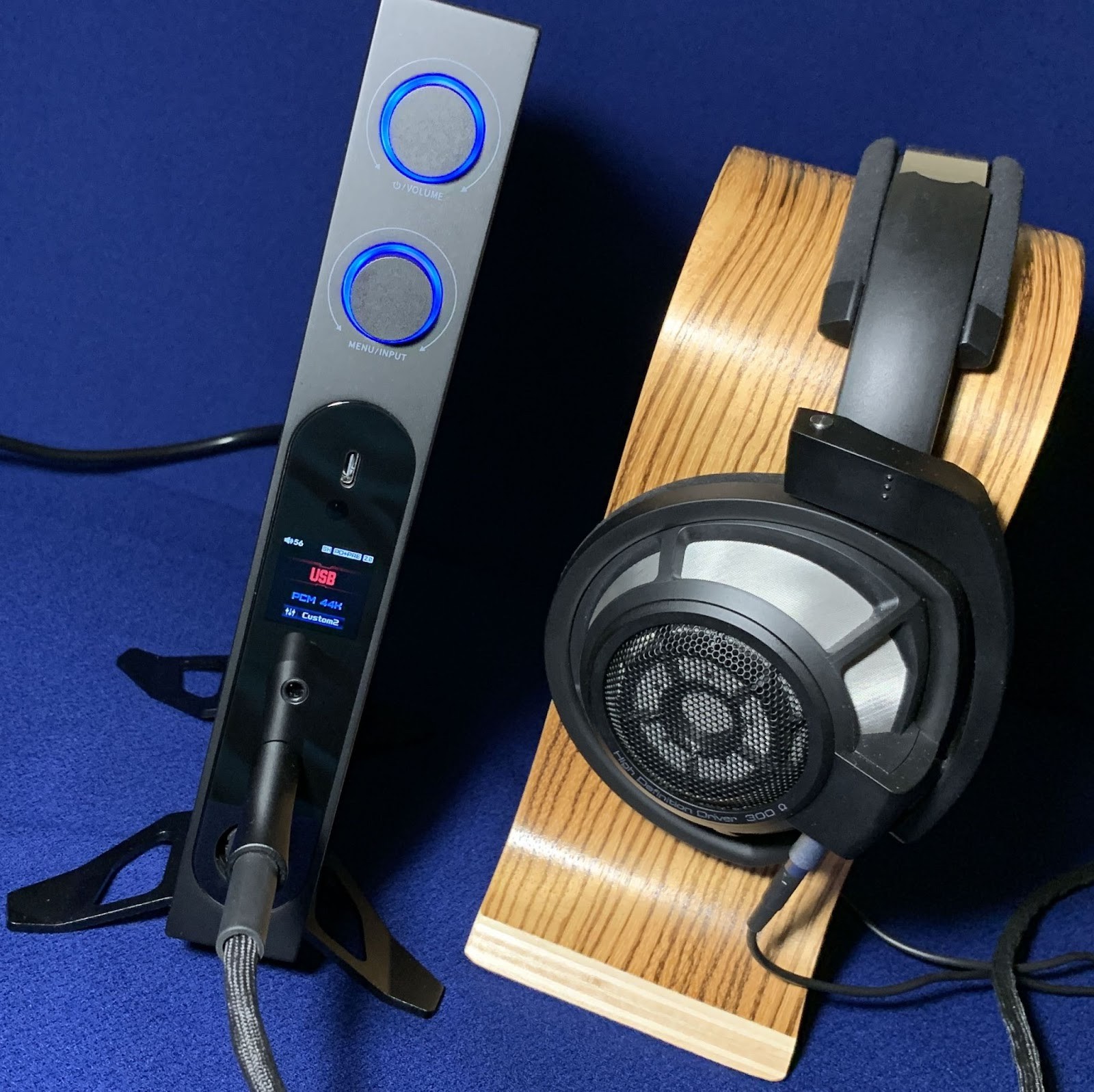 I listened at maximum gain in the “Ultra High” mode, setting the volume within 45–60 points out of 120 possible, through a balanced 4.4 mm output.