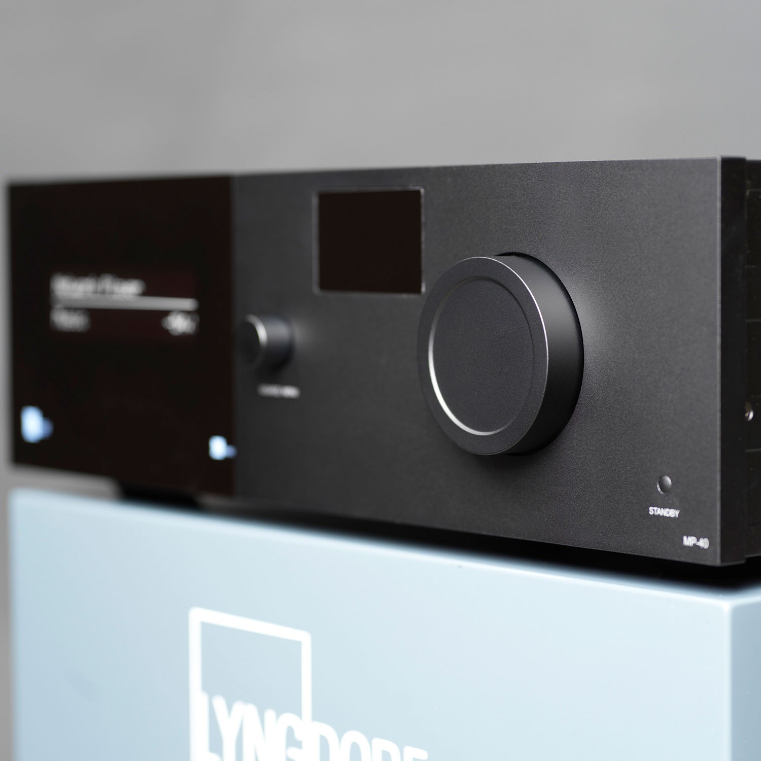 The MP-40 2.1 fully supports the latest surround sound formats such as Dolby Atmos, DTS:X Pro and AURO-3D. You get 3 x HDMI in and 2 x HDMI out with HDMI 2.1, including eARC, Dynamic Lip-Sync and QMS (Quick Media Switching), as well as the latest formats in decoding and post-processing.