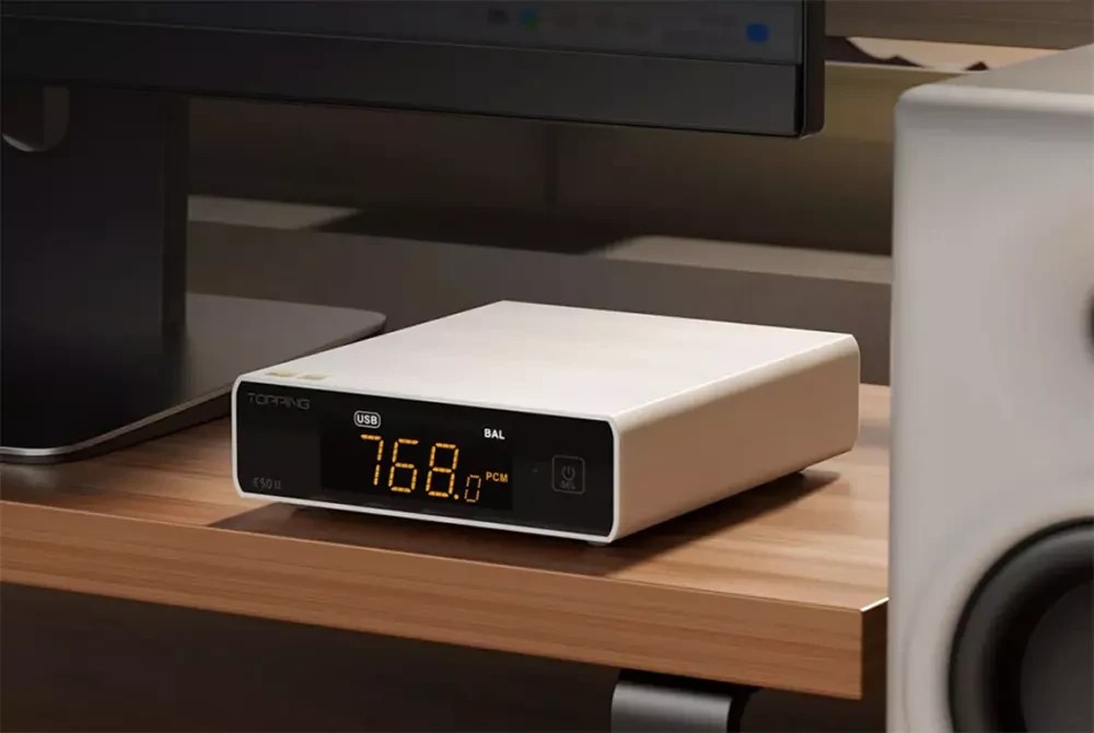 The DAC is powered by an AKM AK4497S chip from Asahi Kasei, while the USB interface is implemented with an XMOS XU316 processor, designed to ensure fast processing and high streaming stability. 