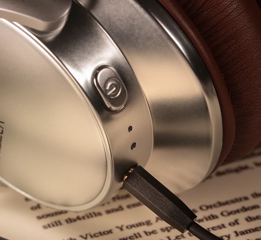 A separate, low-latency MultiAccelerator 2.1 mode is implemented, reducing the circuit's response time to levels suitable for mobile gaming. 