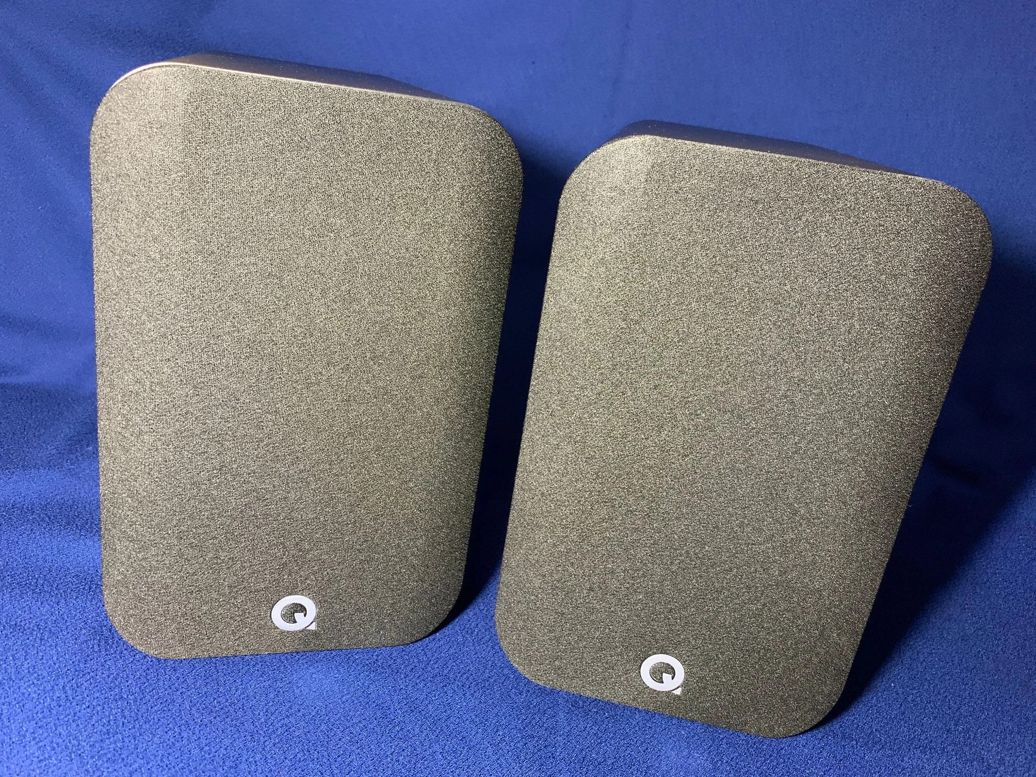 The Q Acoustics 5020 comes with acoustic grills that can be installed to give the speakers a more minimalist look or better blend in with the interior. 