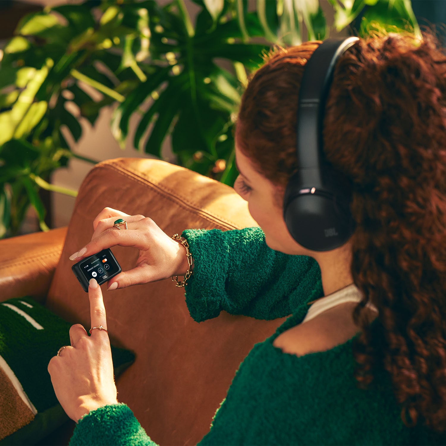 Smart wireless transmitter with touch color screen and USB-C connection