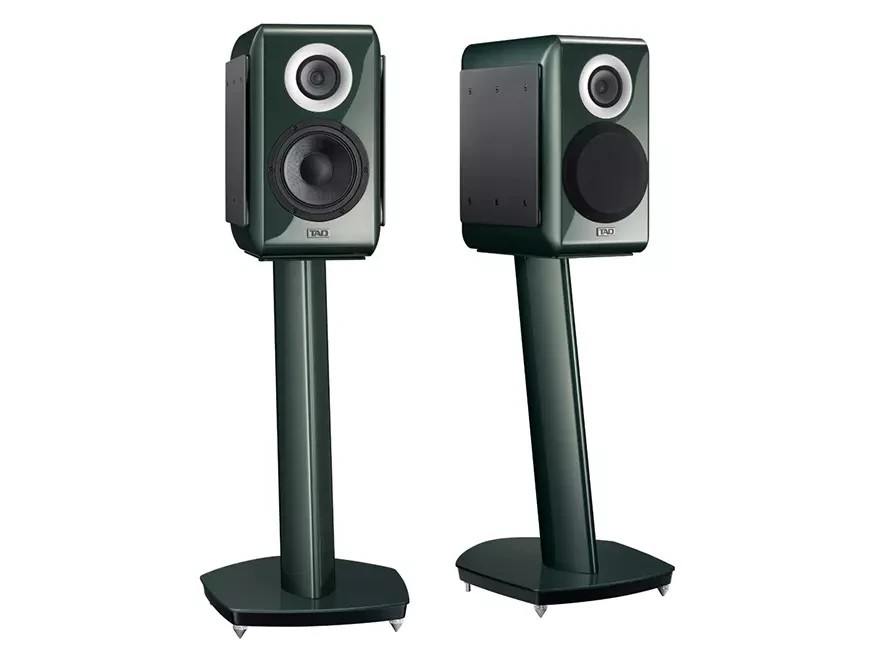 Like the standard version, the TAD ME1TX-G features a 90mm CST driver—a coaxial speaker with the tweeter positioned in the center of the midrange.