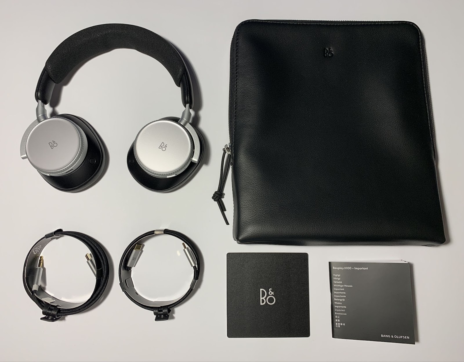 Overall, the kit contains quality components and has all the necessary minimum. The ear pads and headband, after obvious signs of wear appear, can be purchased and quickly replaced independently.
