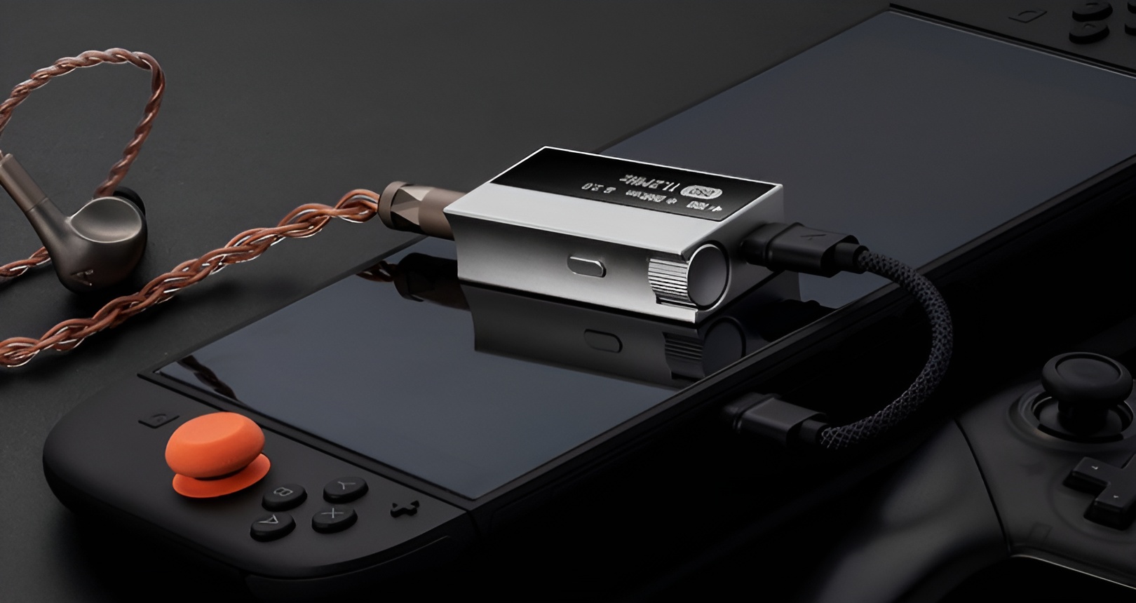 The AK HC5 portable headphone amplifier features a 1.62-inch OLED display for quick access to settings. The 150-step mechanical volume wheel, which is used in Astell&Kern players , allows users to fine-tune the sound with precision and smoothness.