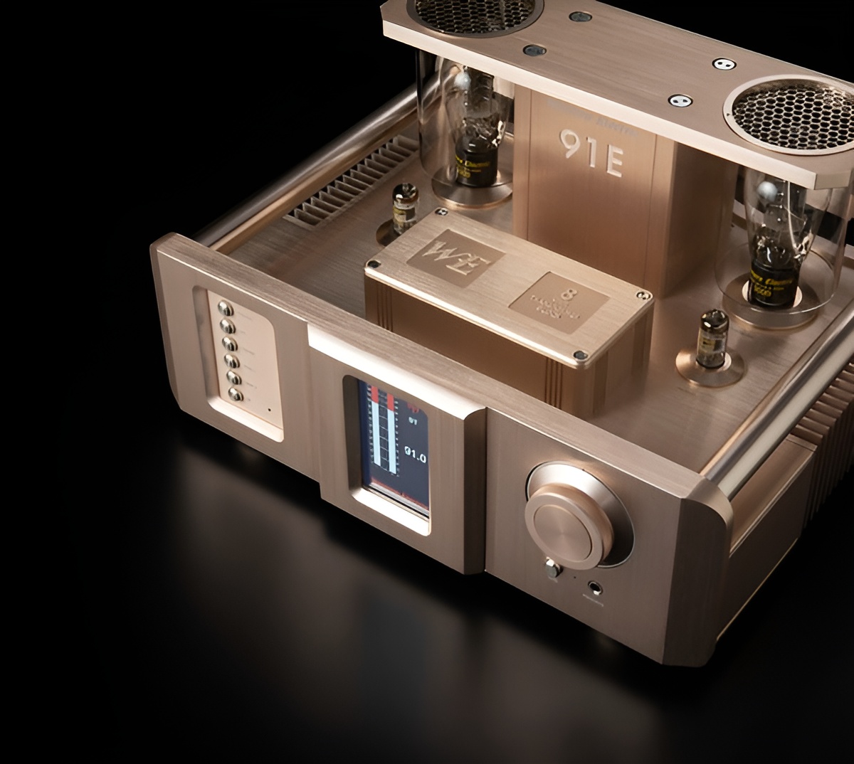 The transformers are also noteworthy: the power transformer uses an internal toroidal transformer, while the output transformer is a single-impedance transformer with a fixed impedance