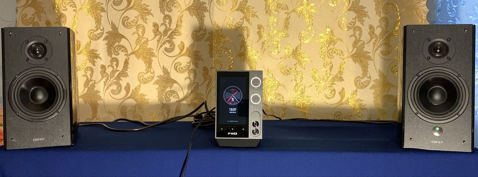 By default, these speakers sound dim and V-shaped, which is typical for mid-range multimedia systems. They are a level below the initial Hi-Fi segment, so I decided to immediately move on to how FiiO R7 influenced their sound.With FiiO R7, the presentation reached a qualitatively new level, approaching the Hi-Fi segment