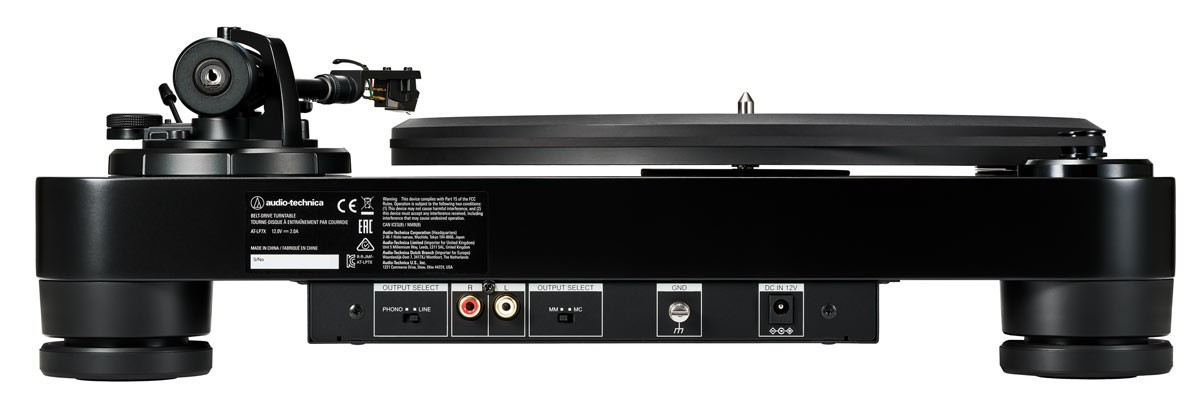 The turntable offers flexible fine-tuning options: VTA, anti-skating, and counterweight can all be individually adjusted.
