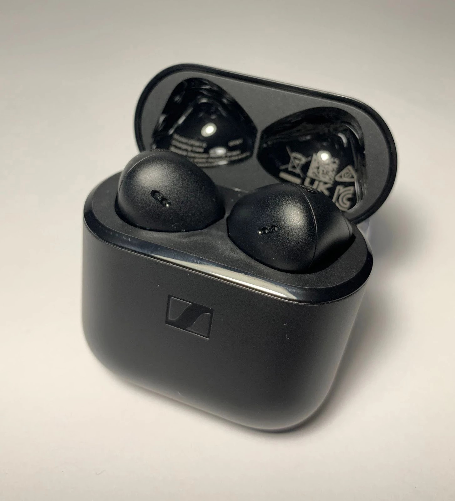 These are open TWS headphones in the "droplet" format from the German brand Sennheiser with an estimated price of about $ 100.