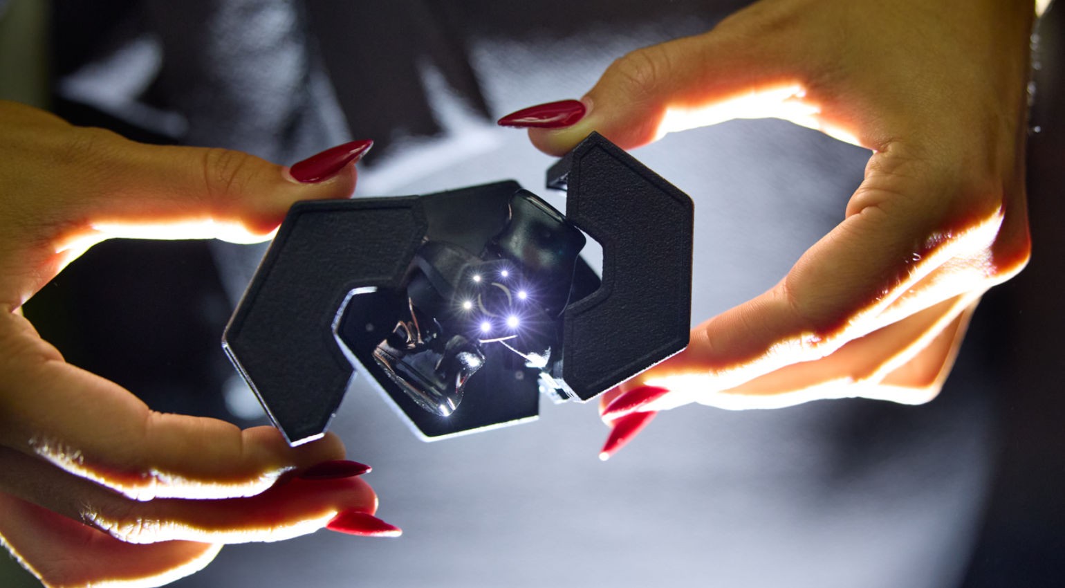 The certification is intended to ensure that films and music sound as if they were created in the studio. The Zohn-1 achieves this for the first time in a fully wireless in-ear format.