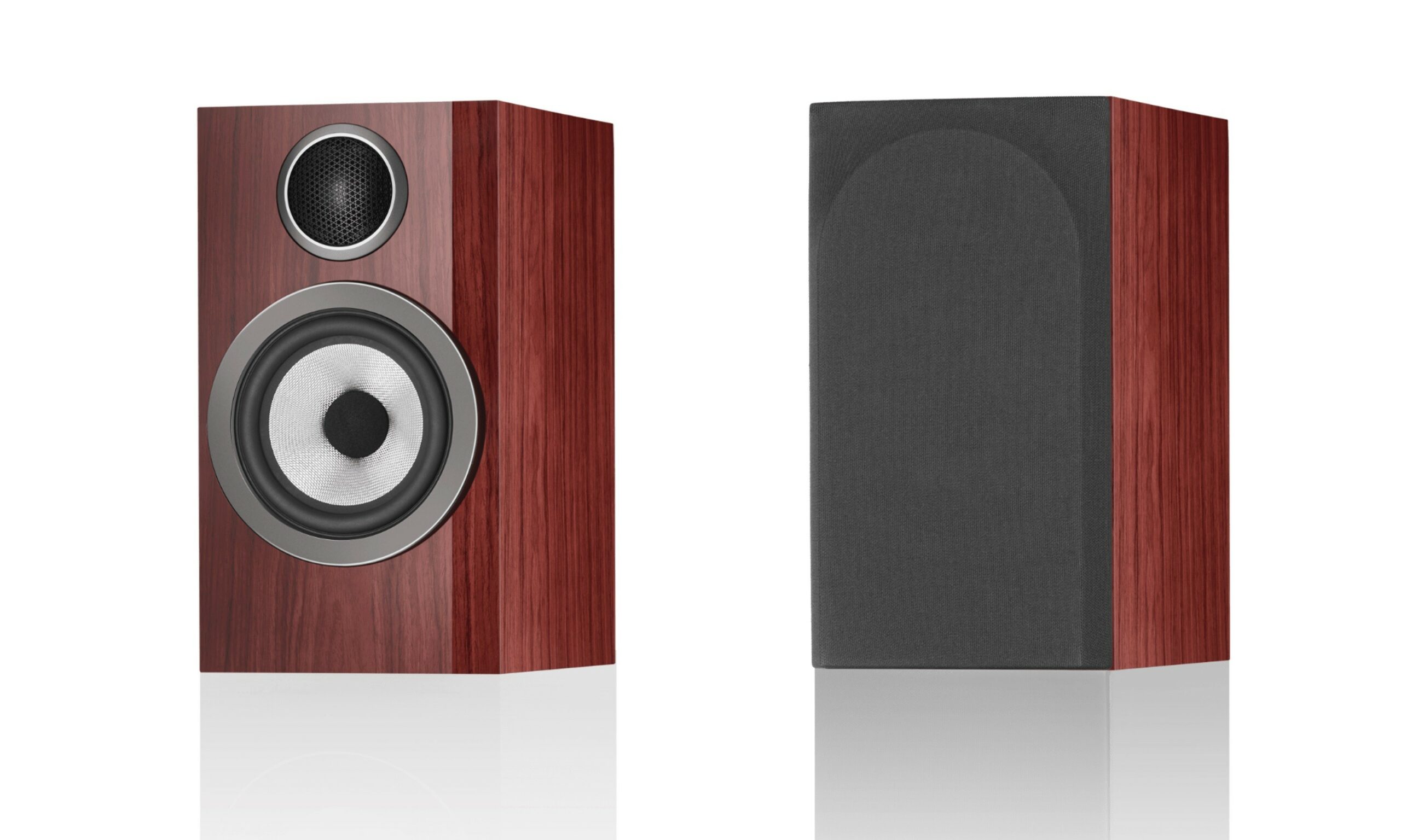 The new two-way loudspeaker is available in Santos Gloss, a luxurious new finish created with twelve layers of paint and lacquer, inspired by the Santos Rosewood chosen for the 805 D3 Prestige Edition, one of the most coveted loudspeakers Bowers & Wilkins has ever made. 
