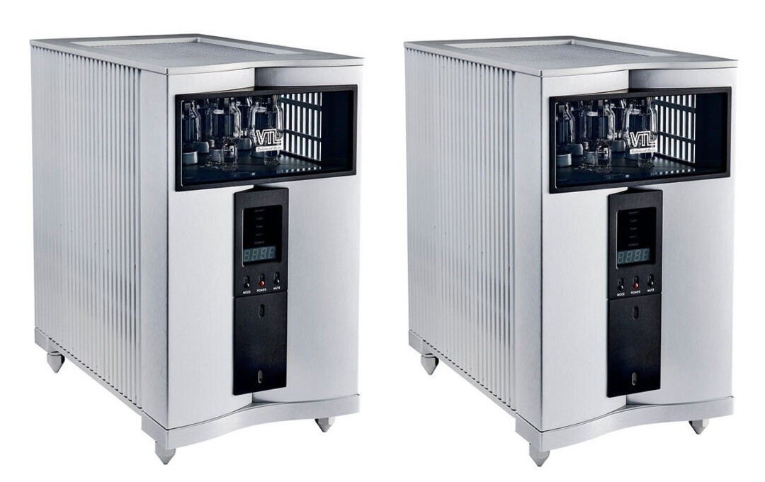 The Lohengrin from the American company VTL (founded in 1987) is a mechanically solid monophonic power amplifier with an extruded aluminum front and ample ventilation.