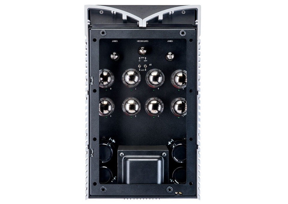 At the heart of the Lohengrin is a powerful output stage with eight KT88 or 6550 output tubes per channel, which, according to the manufacturer, deliver a combined output of 400 watts in tetrode mode. 