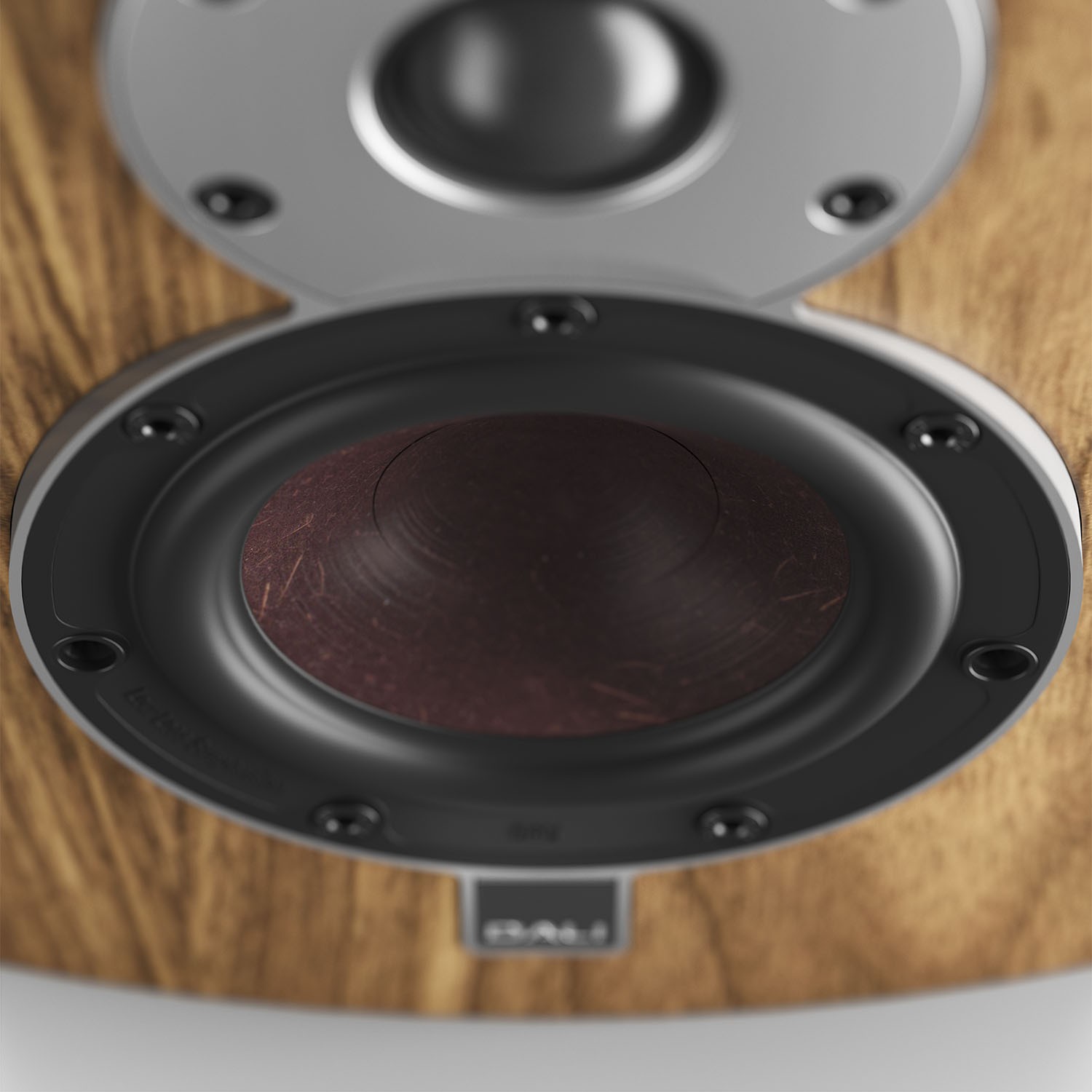 The MENUET SE is an exclusive special version of the DALI MENUET, which has been heavily upgraded in a number of critical areas and has been given a spectacular finish in high-gloss polished, real wood veneer (Wild Walnut).