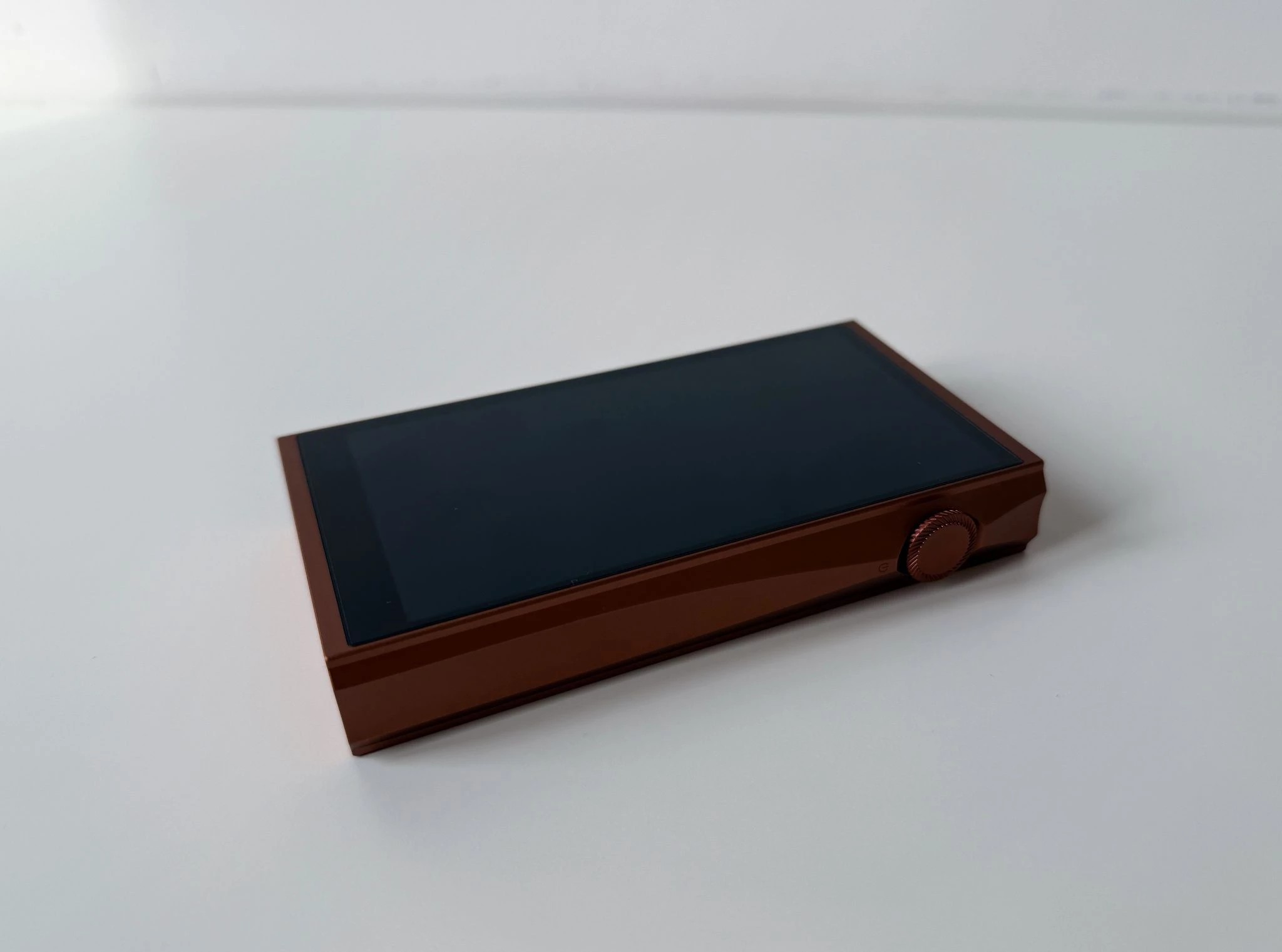 Firstly, the sound can be too thin, somewhere in the upper midrange I really noticed a lack of natural density. Secondly, in my opinion, more expressiveness would not hurt it either, I'm used to when the central parts are brighter and more voluminous.