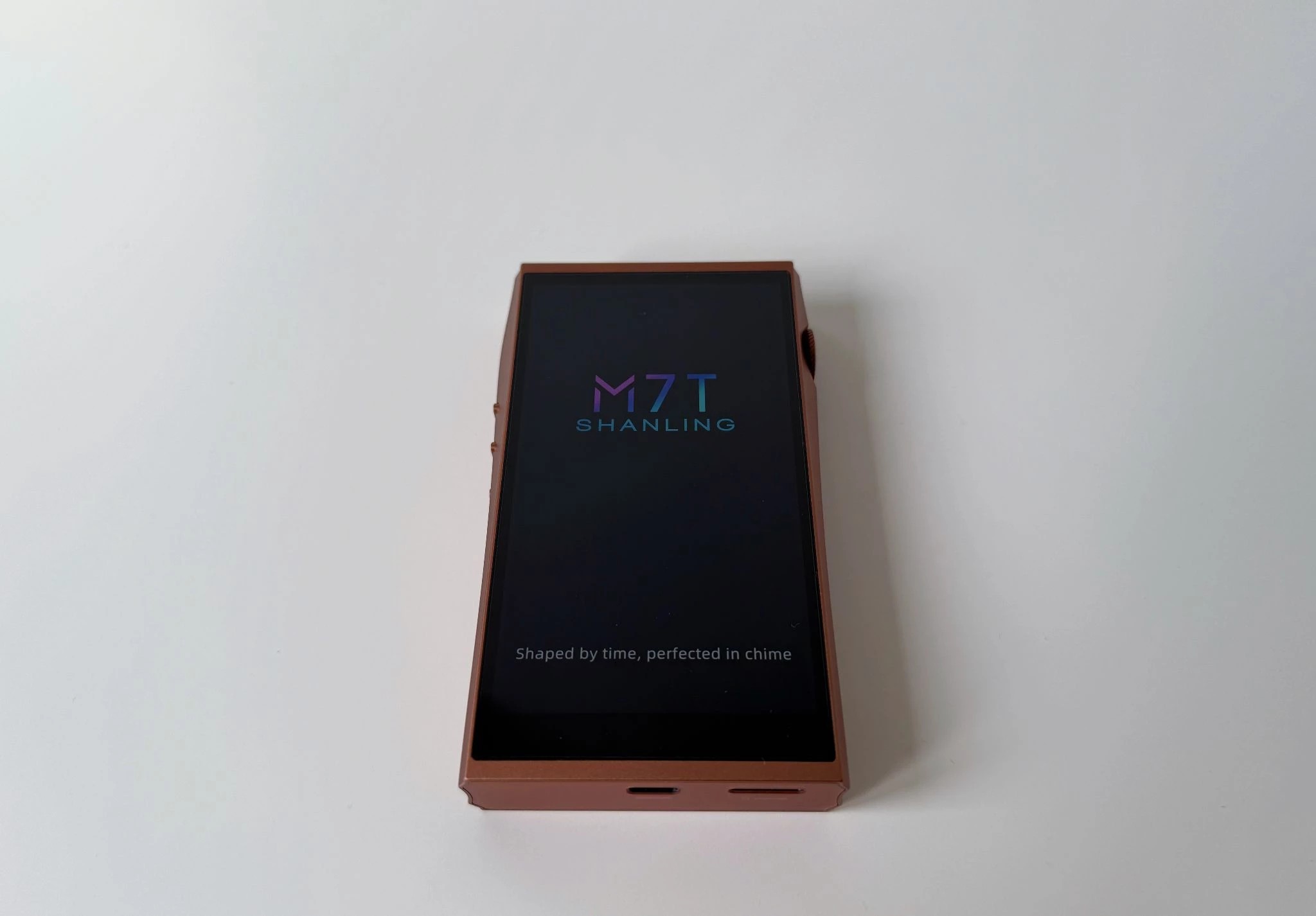 The case materials are glass and aviation-grade magnesium-aluminum alloy with precision milling. 