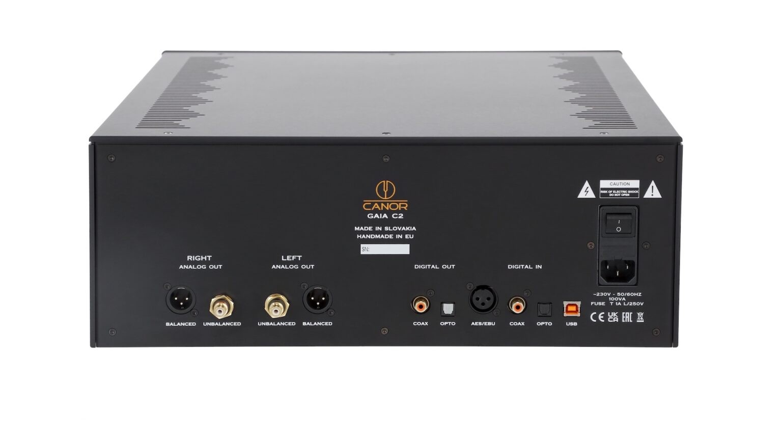 Digital in, digital and analog out: Connections on the back of the Gaia C2 from Canor.