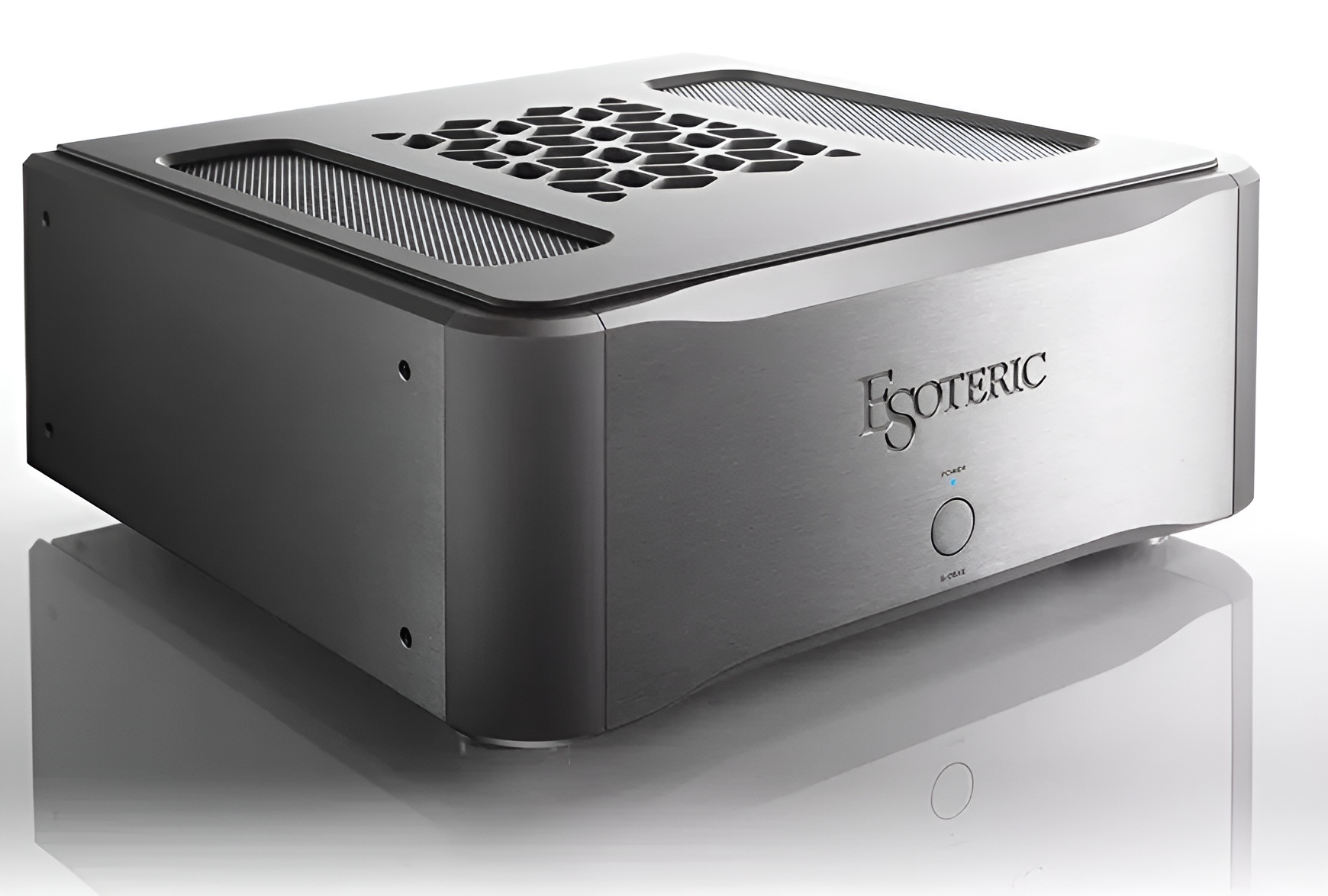 Esoteric’s S-05XE delivers pure Class-A power with a dual-mono layout and custom toroidal transformer