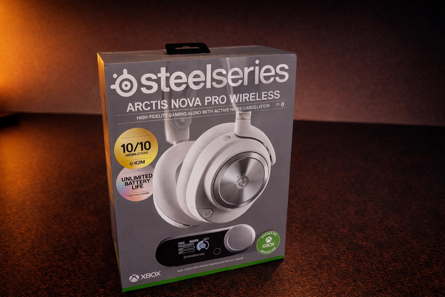 Even the packaging sets the tone—clean, premium, and carefully laid out, giving a first impression that matches the headset’s high-end ambitions.