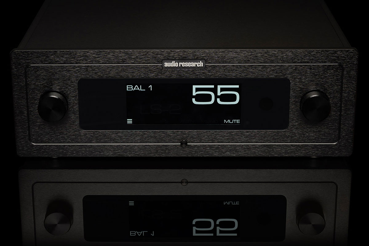 The all-tube design in Class A operation completely eliminates semiconductors in the signal path and aims for maximum sonic authenticity