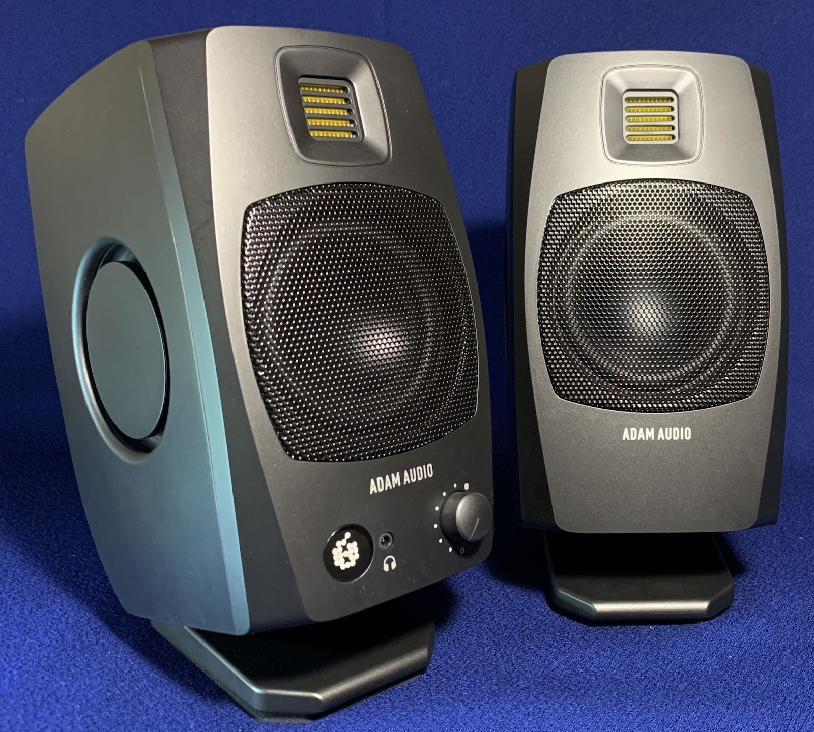 The German company Adam Audio, over the past 25 years of its existence, has developed its own unique technologies, achieved a high level of product manufacturing and created a line of interesting models for professionals and amateurs.