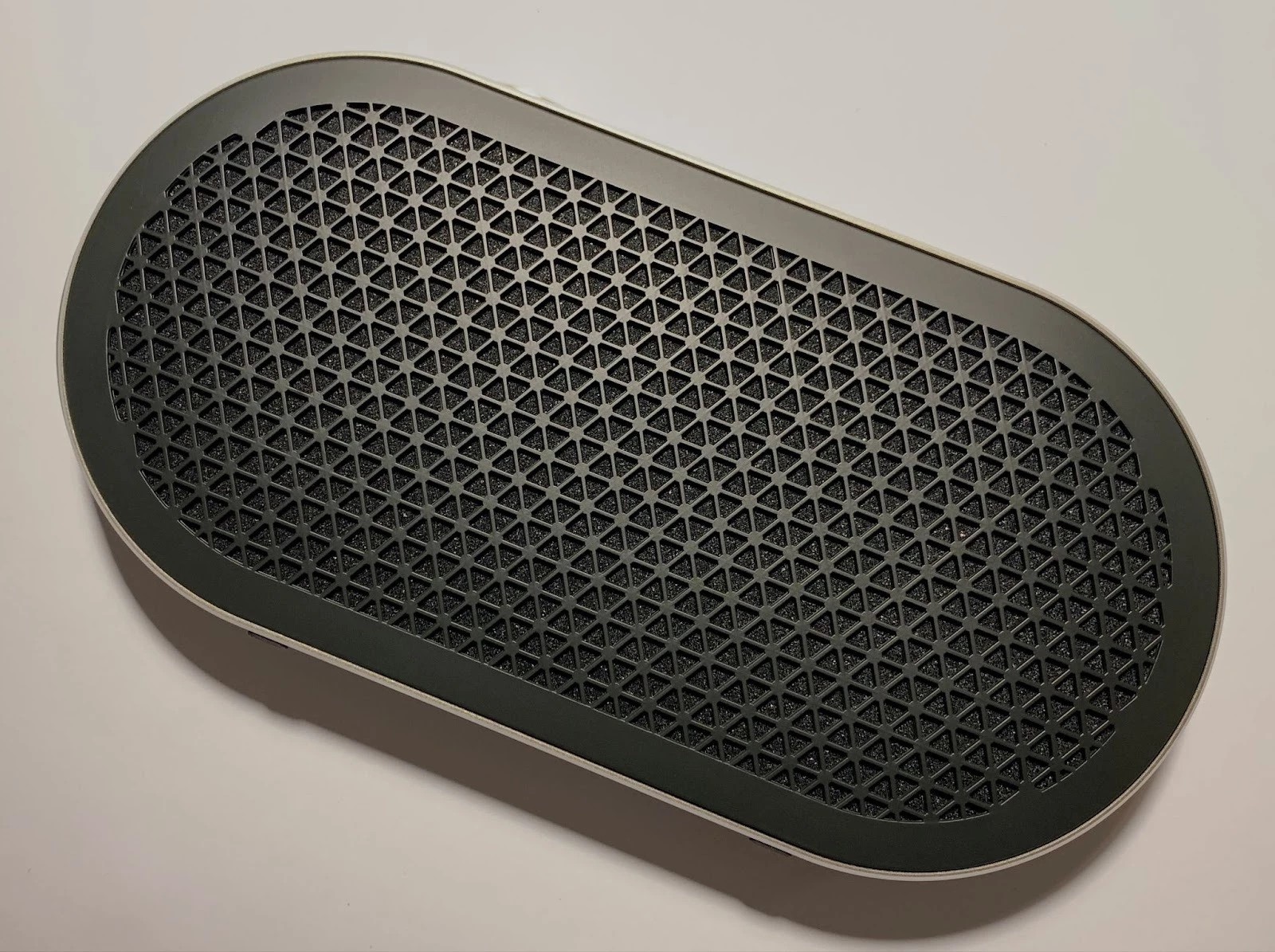 Structurally and visually, the Katch G2 looks very atypical for portable speakers. 