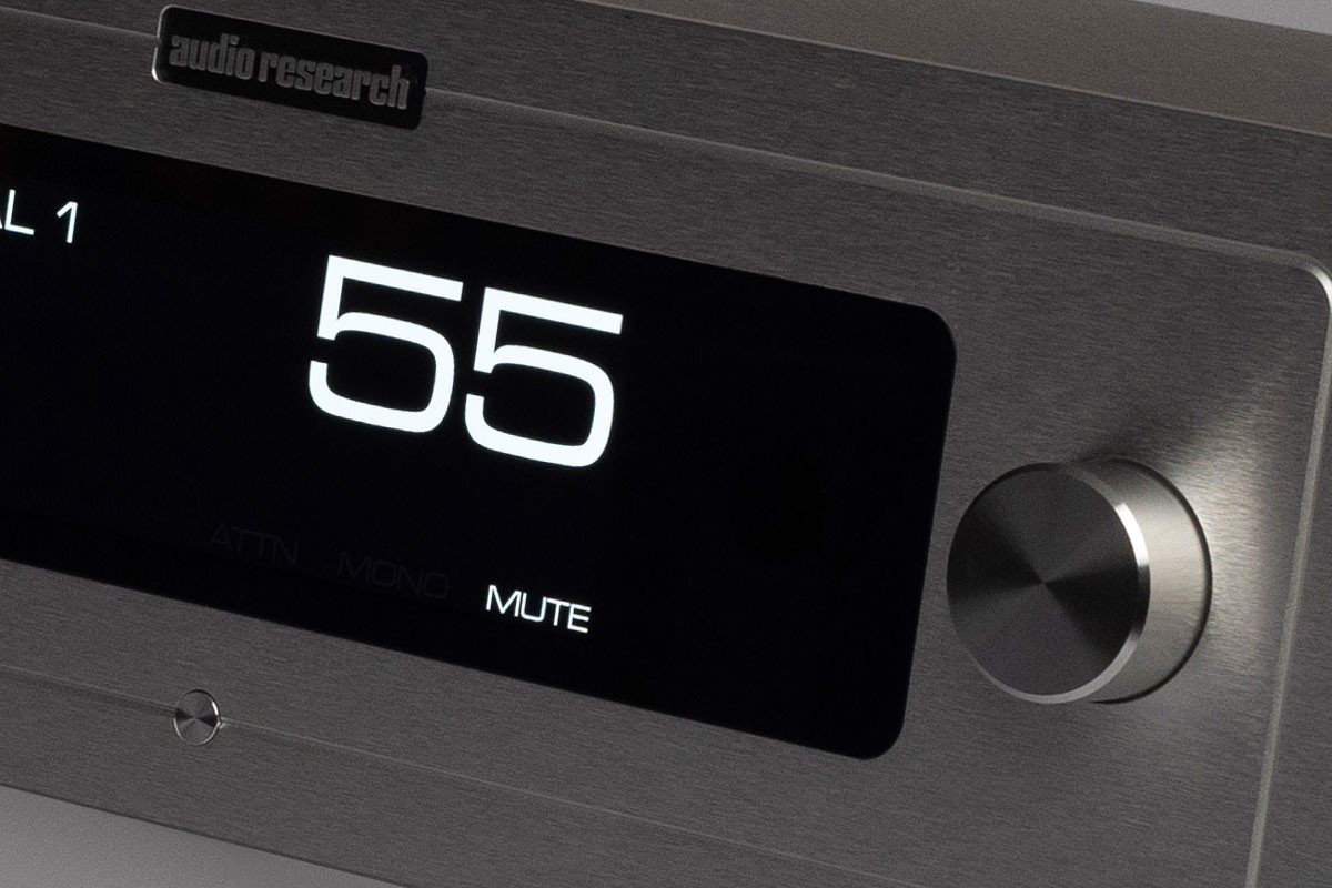 The actual voltage amplification is handled by bipolar transistors, while the output stage operates in Class A.