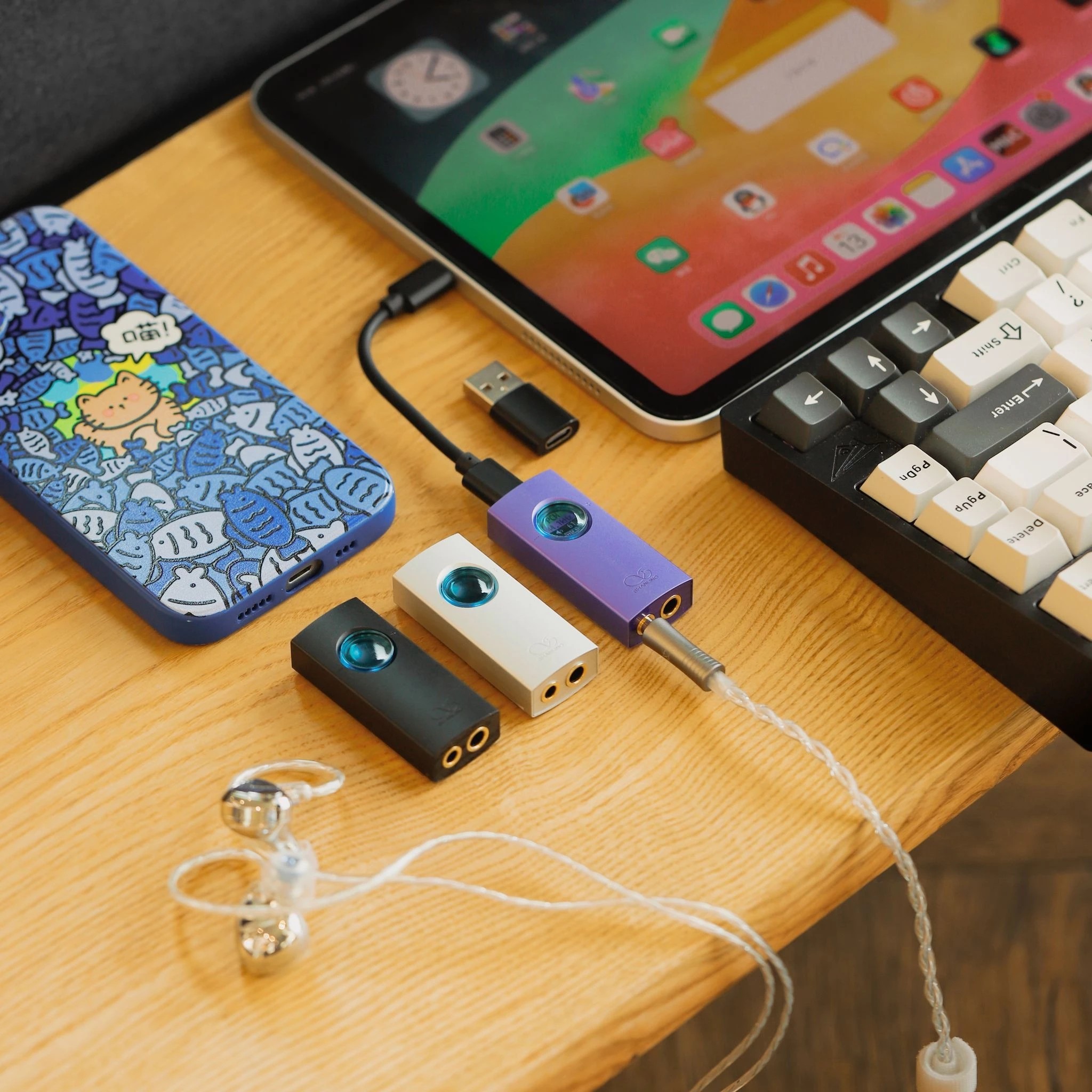 The device is compatible with Android , Windows (drivers required), and iOS via a separate Shanling Lightning cable. The Eddict Player app is also supported , although all basic features are available without it.