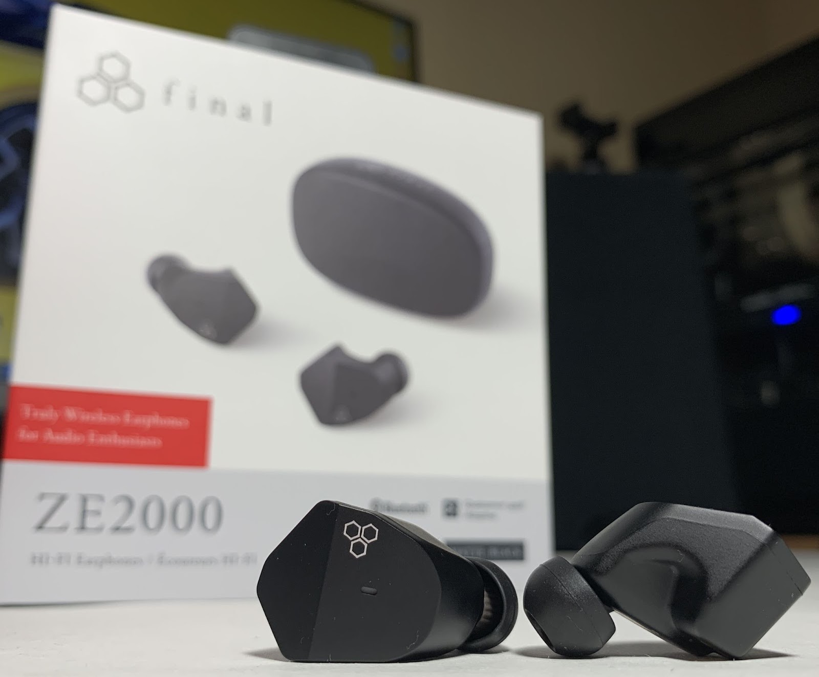 The manufacturer claims very cool battery life indicators, 7 hours of operation of the headphones and 35 hours with the case, partly this is due to the lack of noise cancellation/transparency modes.