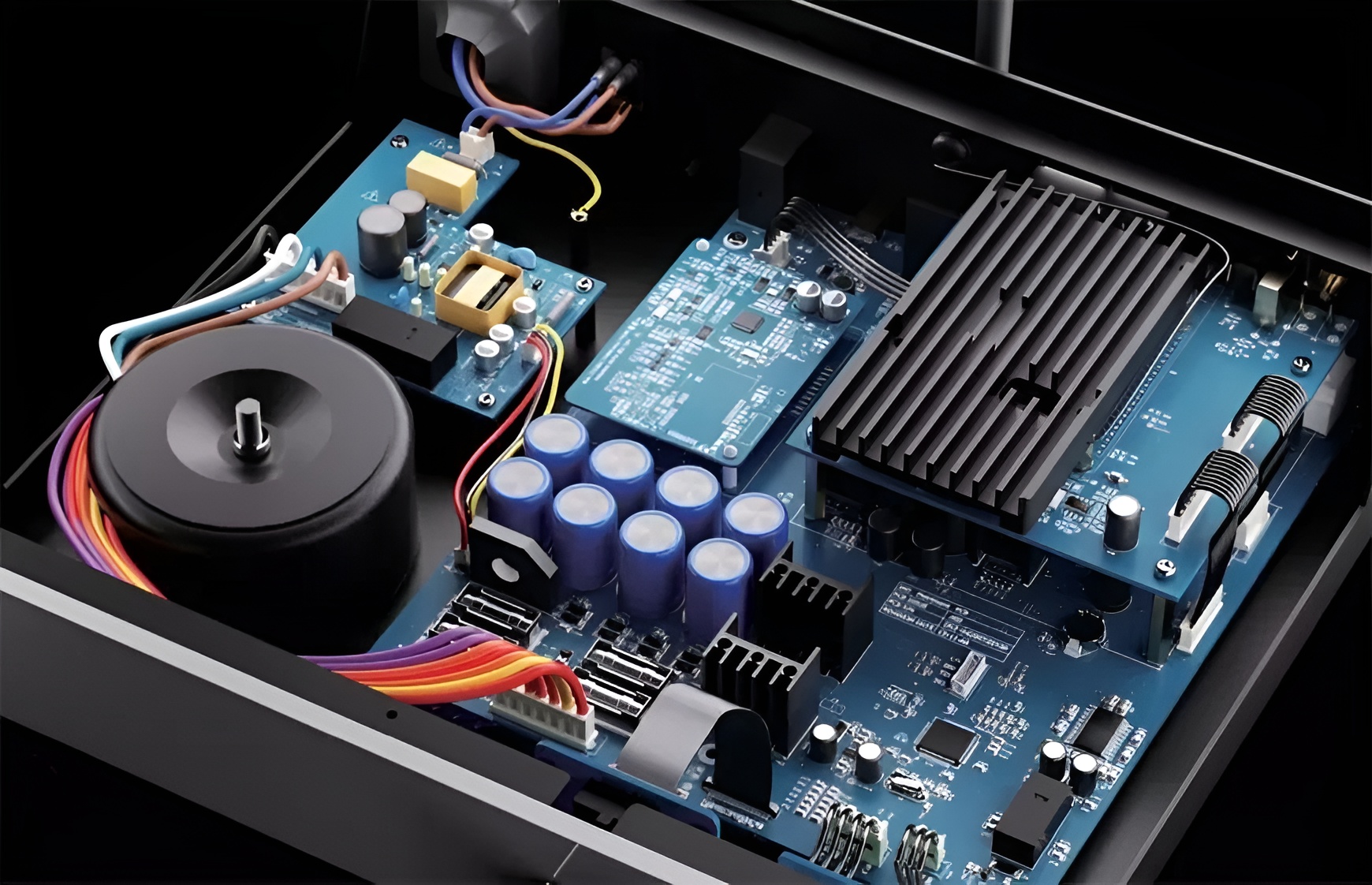 Inside the Leak TruStream is an ESS ES9038Q2M DAC with HyperStream II architecture, delivering high-resolution playback up to 32-bit/768 kHz PCM and DSD512.