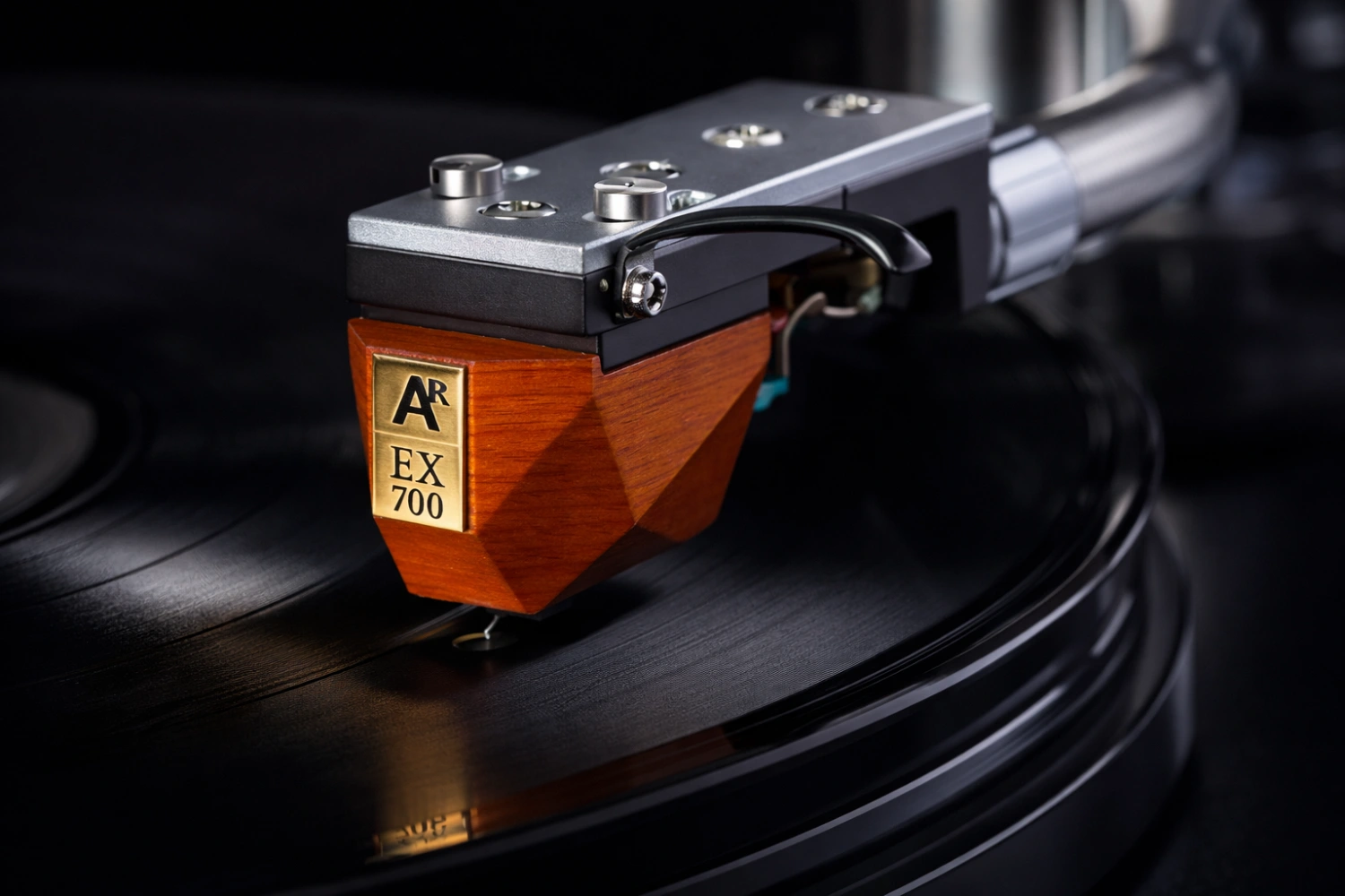 High-end Analog Relax EX700 MC phono cartridge crafted from Italian spruce with violin varnish, boron cantilever, neodymium magnets, and custom line-contact stylus for exceptional musical detail and clarity.