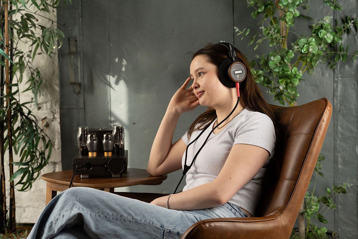 Built and hand-assembled in Brooklyn, the Grado Signature S550 continues the brand’s tradition of artisanal headphone craftsmanship.