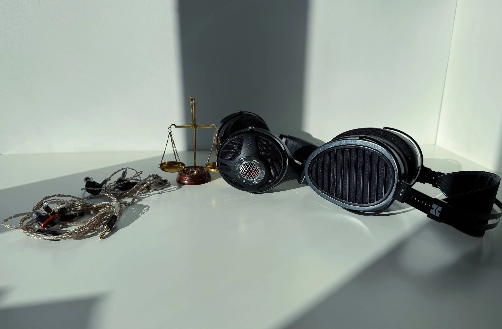 As you know, from the beginning of my audiophile journey, I was a person who enthusiastically defended the position of IEM. I never tired of convincing my acquaintances that modern technologies allow flagship multi-driver in-ear headphones to play no worse, or even better, than full-size Hi-End.